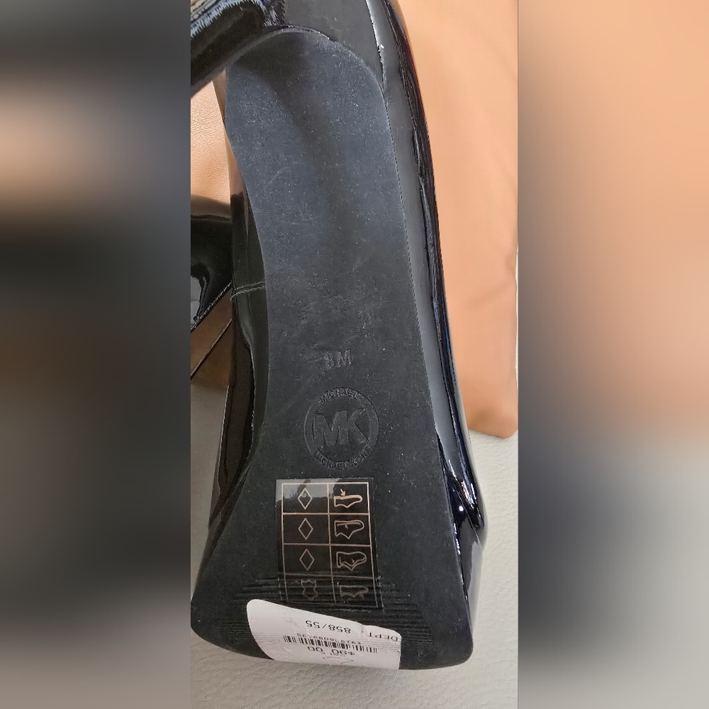 Michael Kors  Black Pump Heels Womens Size 8M, Used - Picture 7 of 11